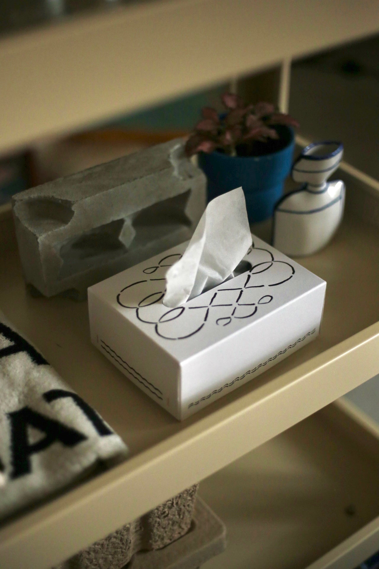 tissue case "white window"